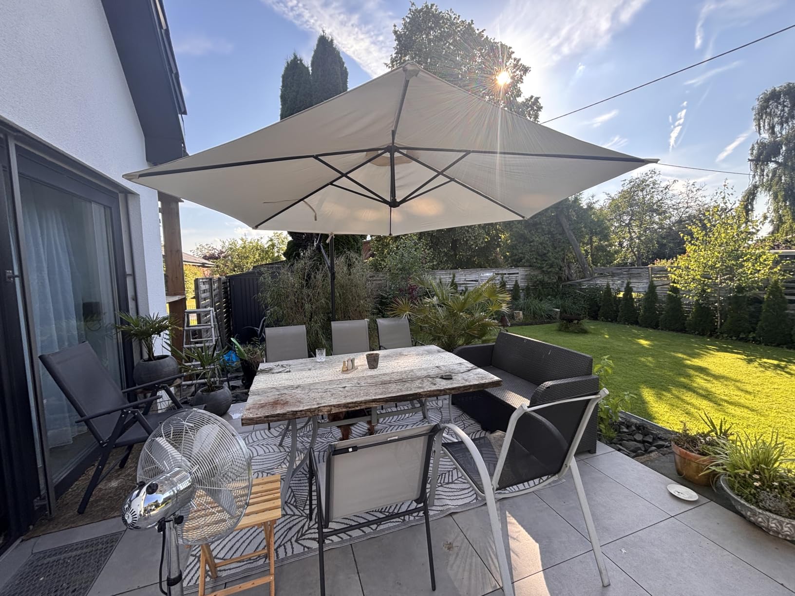 Riesiger Schatten für die Terrasse