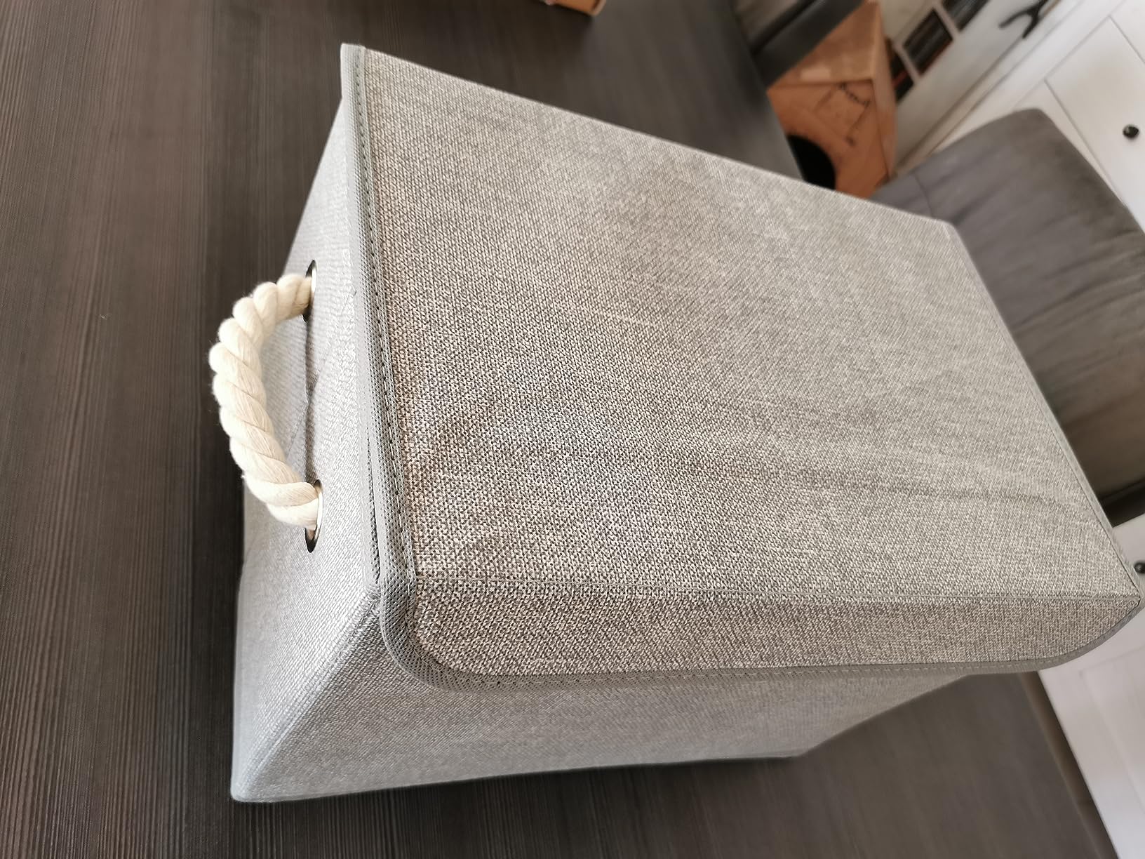 Eine Box mit schiefer Naht