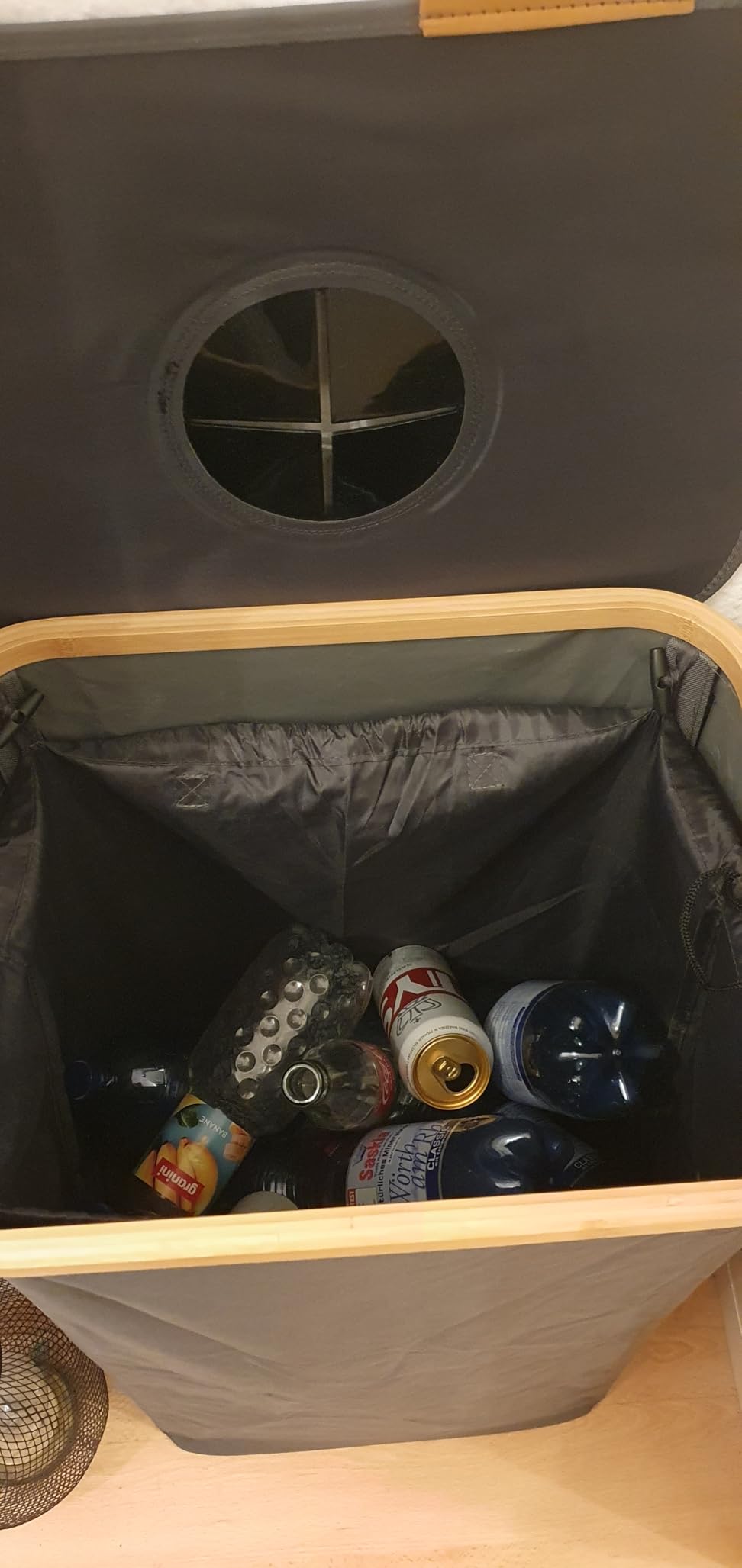 Gut für Dosen, für Glasflaschen bedingt