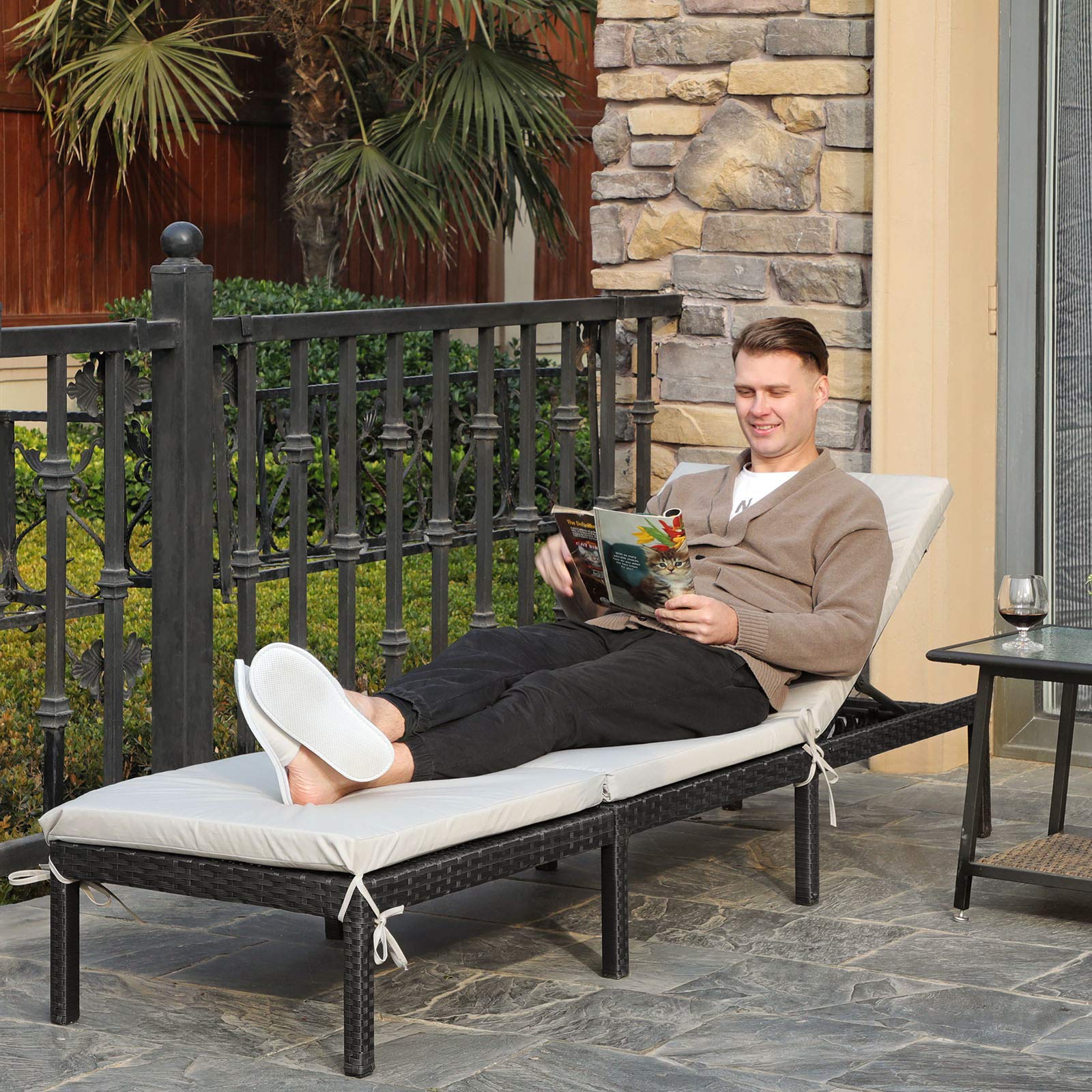 songmics-sonnenliege-gartenliege-polyrattan-beige-gcb27brv2 image 8