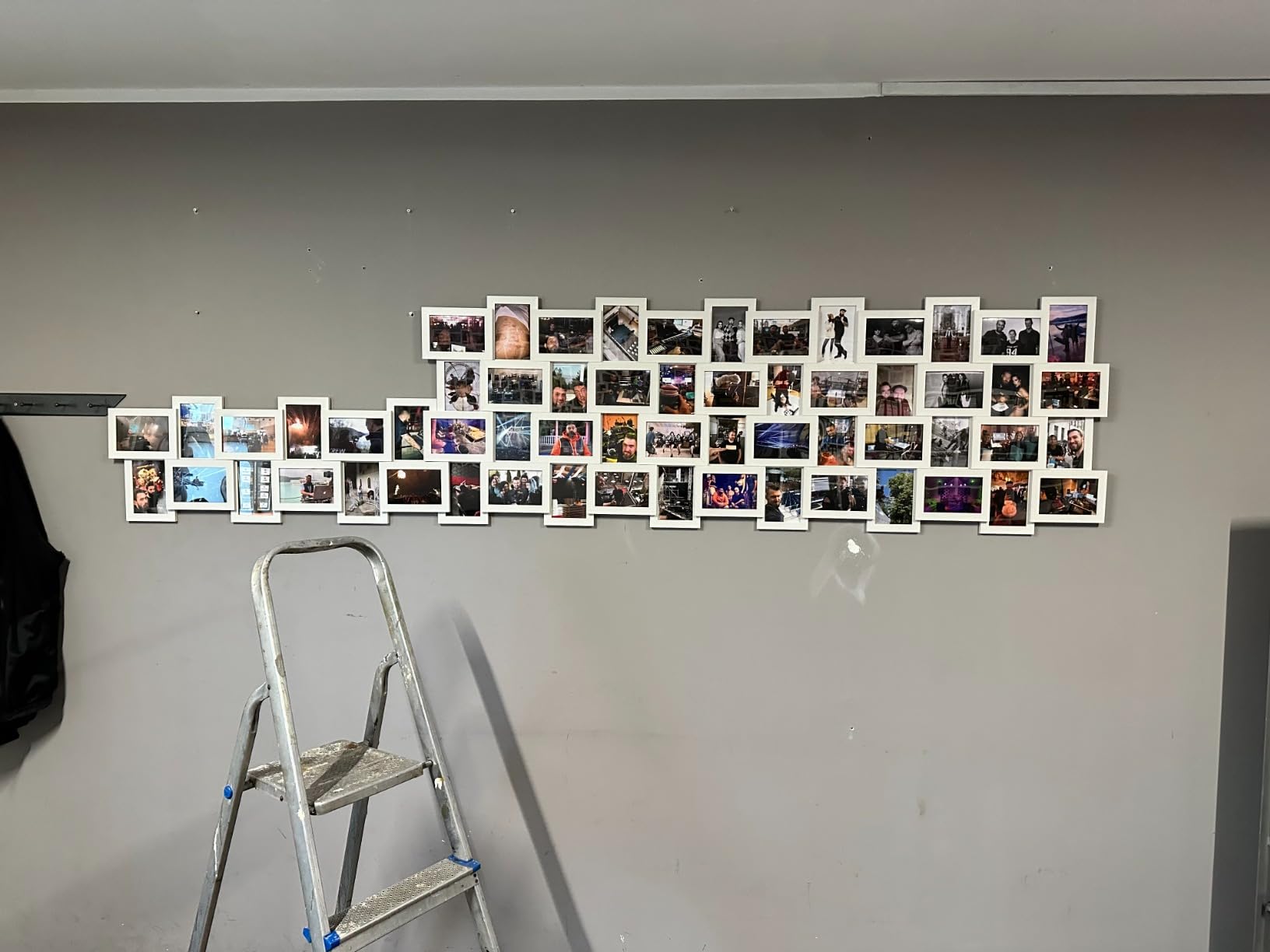 Wohnzimmerwand endlich fertig