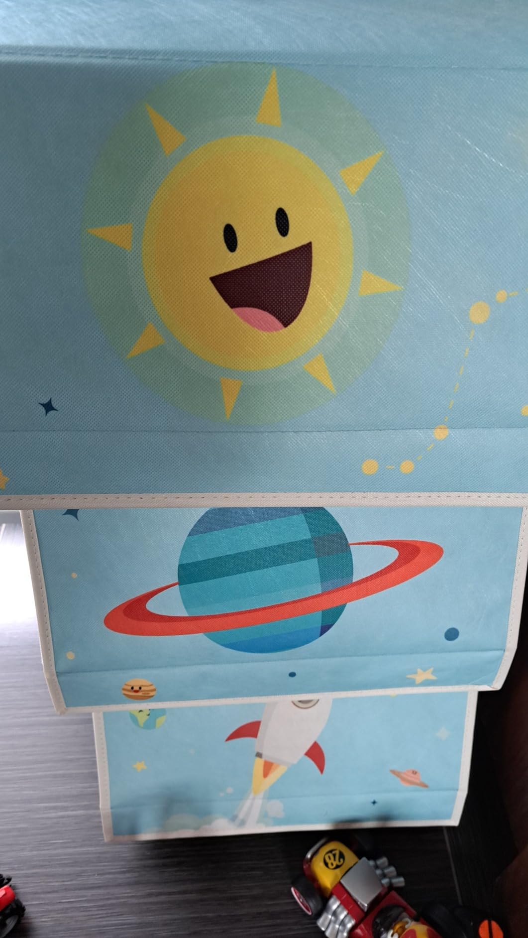 Eine Box mit schiefer Naht